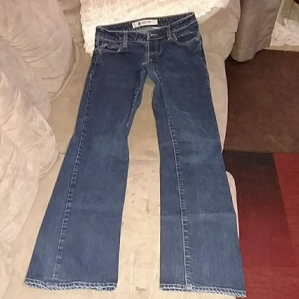 😀😀Gap jeans 28x32 fits like size 5/6